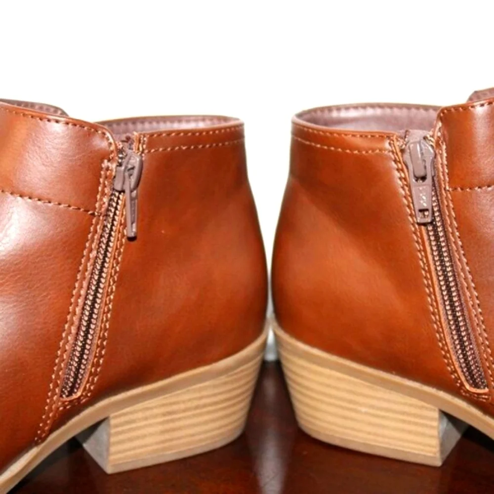 Arizona Brown Faux Leather Ankle Boots | Side Zip | Size 6 | Fall/Winter Staple